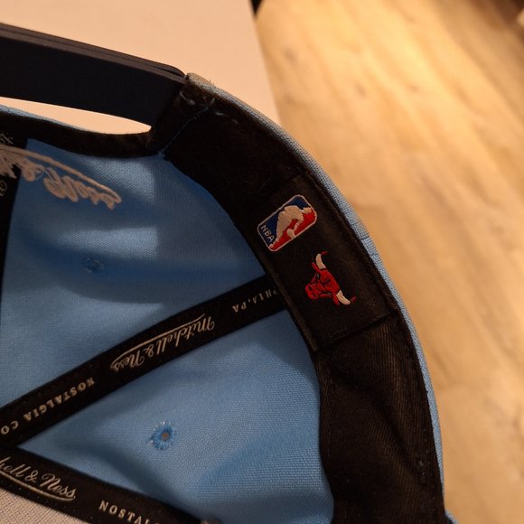 Chicago Bulls basketball Mitchell & Ness baby blue snapback cap hat - Picture 5 of 7